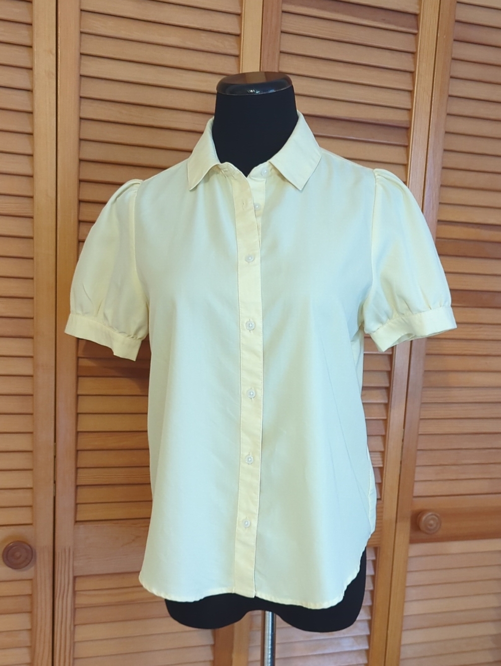 Philosophy Yellow Button Down Short Sleeve Shirt Size Small Soft Yellow Top